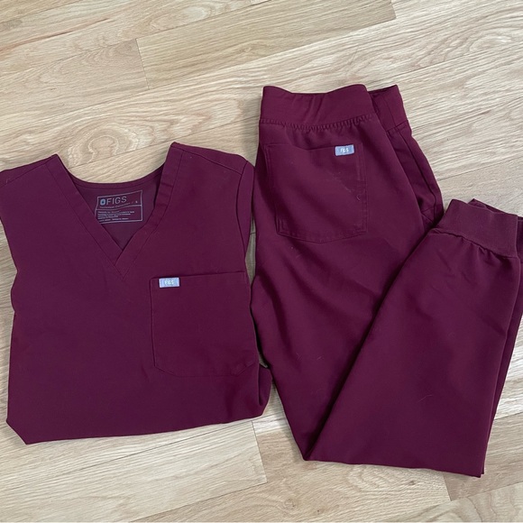 Figs Burgundy Scrub Set, Small Casma Top and Petite Small Zamora Joggers - Picture 1 of 6